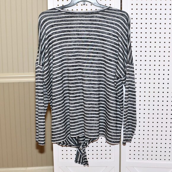 Plus Size XXL a.n.a Black & White Striped Rayon Stretch Knit Top With Side Tie - Picture 5 of 10